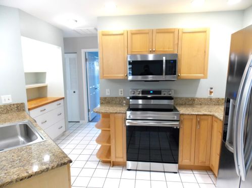 562 Eyerly Ave, Fort Pierce FL  34983-2944 exterior