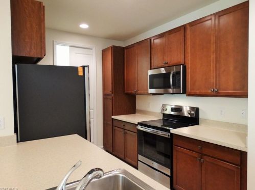 7935 Bristol Cir, Naples FL  34120 exterior