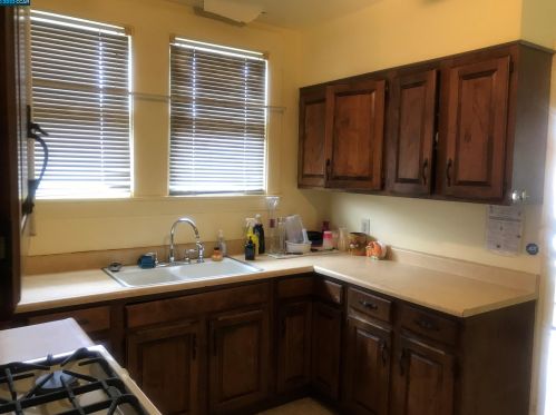 2033 87 Ave, Oakland CA  94621-1519 exterior