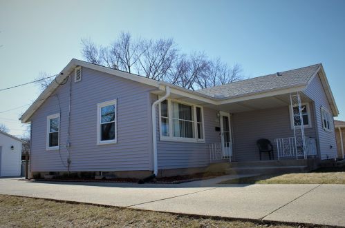 10405 Birch Ave, Milwaukee, WI 53225-3211