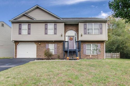 4803 Horseman Dr, Roanoke, VA 24019-5642