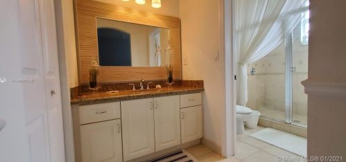 902 143 Ter, Hollywood FL  33027-6151 exterior