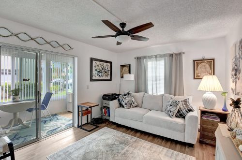 828 Flanders R, Delray Beach FL  33484-5335 exterior