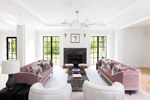70 Bacon Rd, Westbury NY  11568-1503 exterior