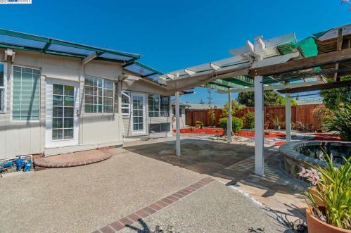 24816 Townsend Ave, Hayward, CA 94544-1749