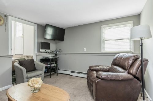 29 Clifford Ct, Huntington Station NY  11746-2106 exterior