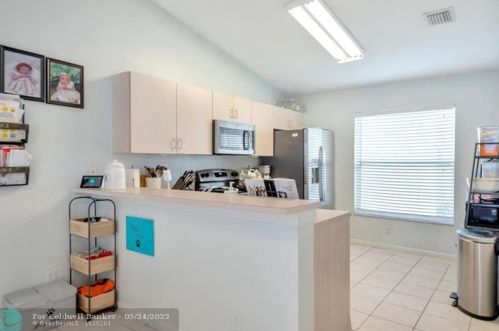 3017 179 Ave, Hollywood FL  33029-3054 exterior