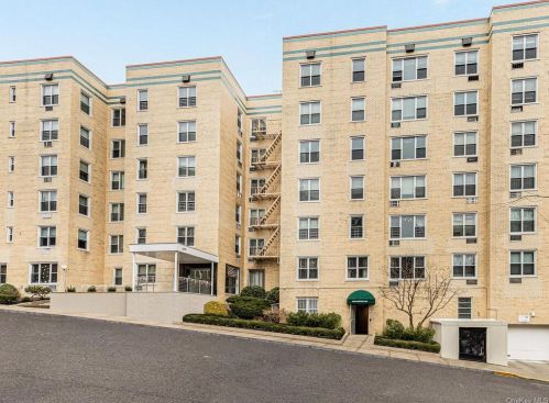 2390 Palisade Ave, Bronx NY  10463-6217 exterior