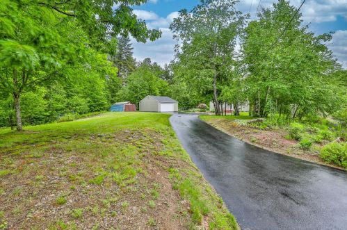 2 Harvest Dr, Derry NH  03038-4872 exterior