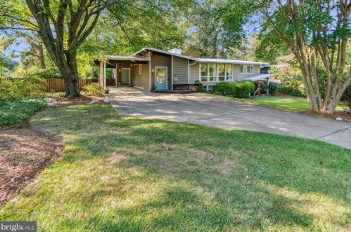 3446 Surrey Ln, Falls Church, VA 22042-3536