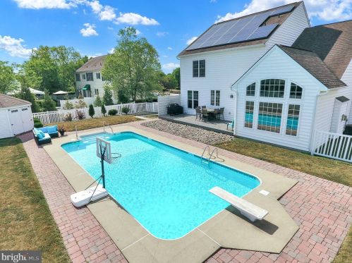 7207 Royal Oak Dr, Harrisburg PA 17112-8837 exterior