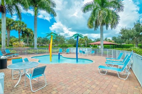 14487 Manchester Dr, Naples FL  34114-8630 exterior