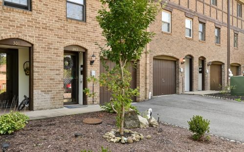303 Newton Sq, Moon Twp, PA 15108-1044