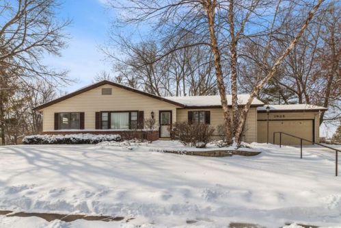 1925 Hunziker Dr, Ames, IA 50010-5029