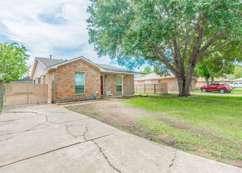 1405 Northview Dr, Angleton, TX 77515-3731