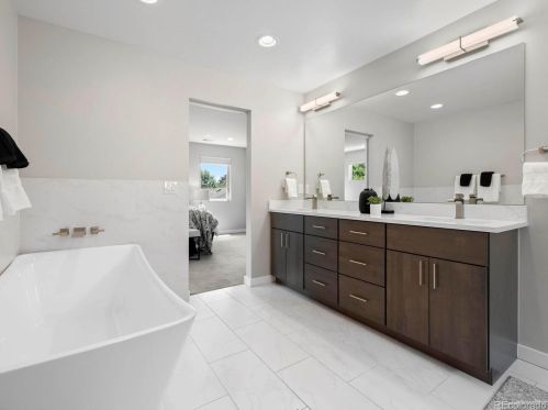 1140 Cook St, Denver CO 80205-5010 exterior