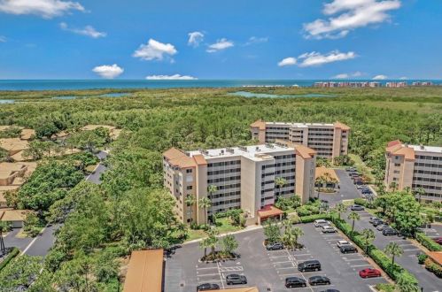 15161 Cedarwood Ln, Naples FL  34110-8020 exterior