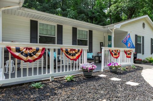 52185 Farmington Square Rd, Granger, IN 46530-6403