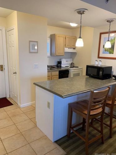 1513 Old Pond Ln, Norwich, CT 06360-7057