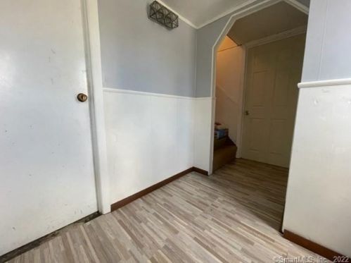 16 Esther Ave, Waterbury CT  06708-4819 exterior