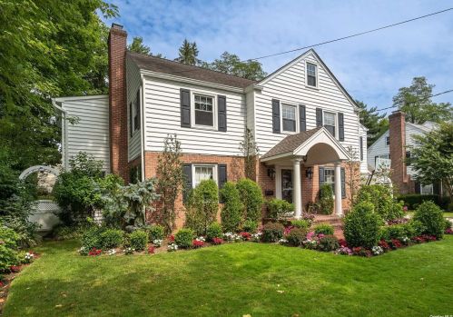 46 Amherst Ct, Rockville Centre, NY 11570-2001