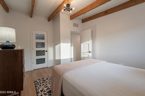 5821 10 St, Phoenix AZ 85087-7350 exterior