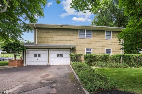 523 Hidden Holw, Scotch Plains NJ  07076-2027 exterior