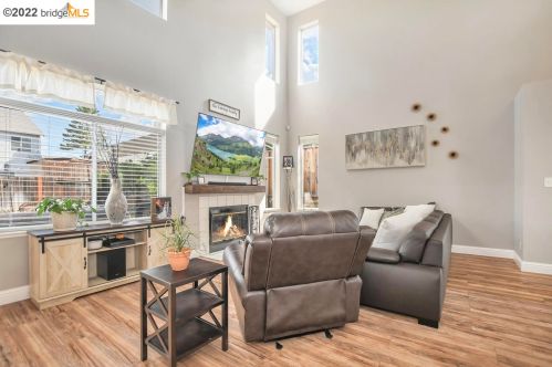 2060 Springbrook Ct, Oakley CA  94561-4113 exterior