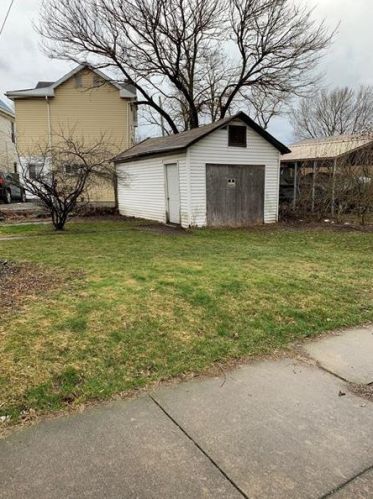 311 Fayette St, South Connellsville, PA 15425-3322