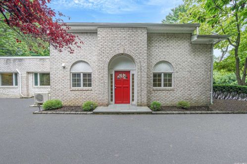 53 Rogues Path, Huntington Station NY  11746-2736 exterior