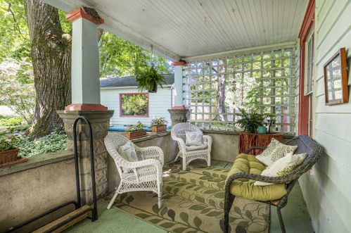 21 Chestnut St, Rhinebeck NY  12572-1516 exterior