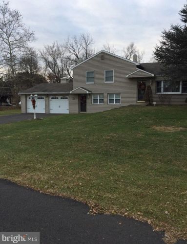 160 Clover Cir, Southampton, PA 18966-3014
