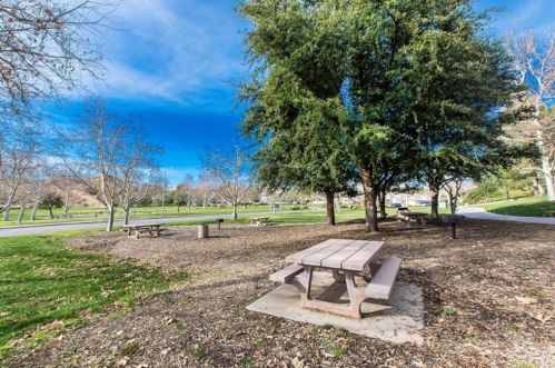 29236 Discovery Ridge Dr, Santa Clarita CA  91390-5761 exterior