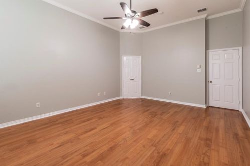 1405 Glen Hollow Ln, Lewisville TX  75028-3870 exterior