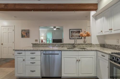 75 Great Ring Rd, Sandy Hook CT 06482-1605 exterior