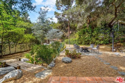 1719 Oak Dr, Topanga, CA 90290-4025