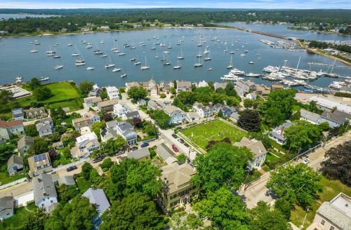 176 Water St, Stonington CT  06378-1210 exterior
