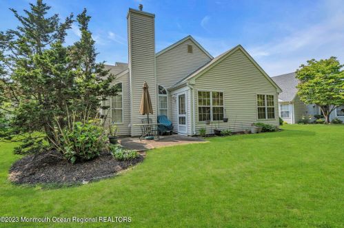 5 Winding River Rd, Lakewood NJ  08701-5734 exterior