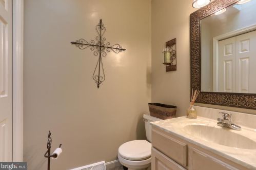 1969 Millport Rd, Lancaster PA  17602-4117 exterior