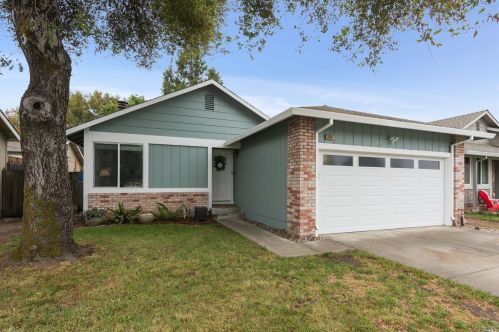 2404 Gads Hill St, Santa Rosa, CA 95401-9111