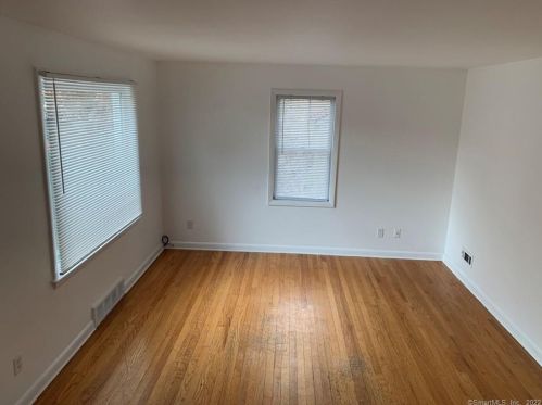376 Dexter Dr, Bridgeport CT  06606-1344 exterior