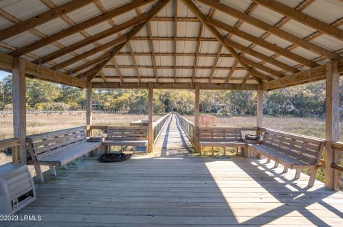 14 Partridge Cir, Beaufort SC  29907-1234 exterior