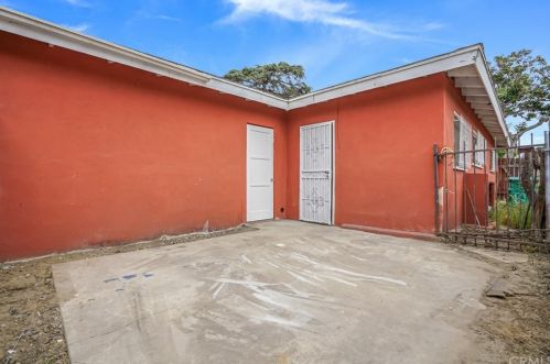 1140 71st Way, Long Beach CA  90805-1032 exterior