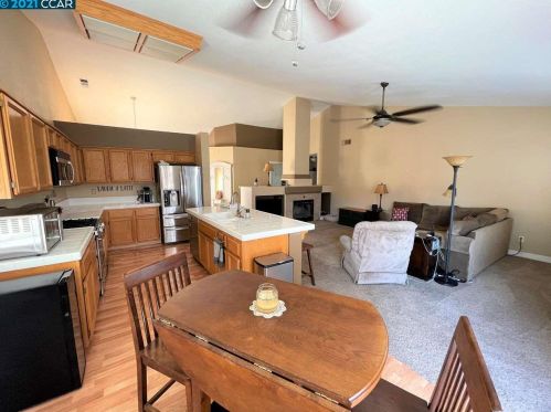 1221 Walnut Meadows Dr, Oakley CA  94561-6000 exterior