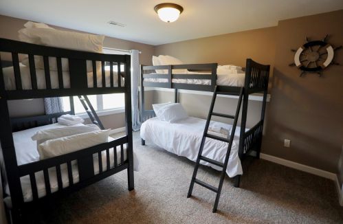 724 Joshua Ln, Lake Geneva WI  53147-4746 exterior