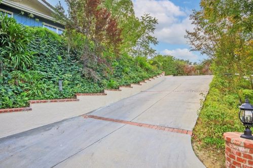 23620 Neargate Dr, Santa Clarita, CA 91321-3447