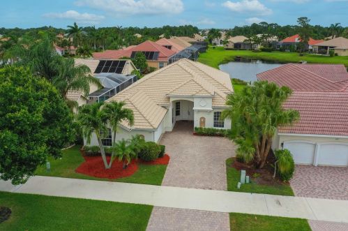 664 Lake Charles Cir, Fort Pierce, FL 34986-3429
