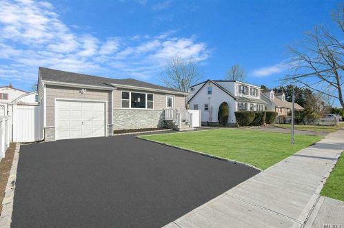 379 Chambers Ave, Hempstead, NY 11554-2851