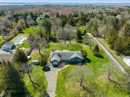 7120 Bayview Rd, Southold, NY 11971-4049