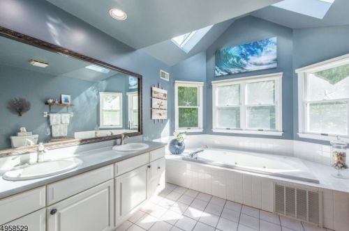 4 Roberts Rd, Dover NJ  07869-3475 exterior